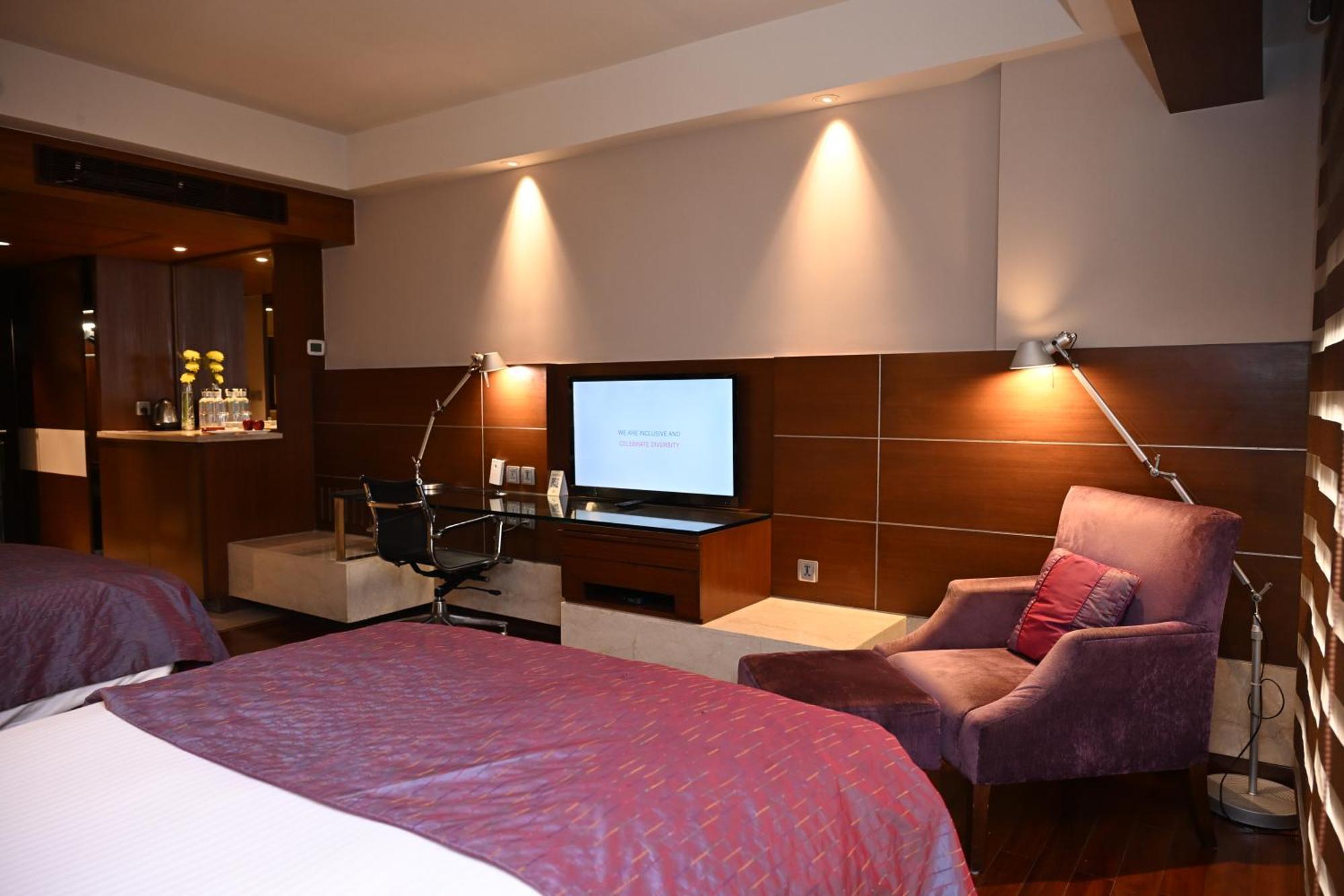 The Lalit 5*